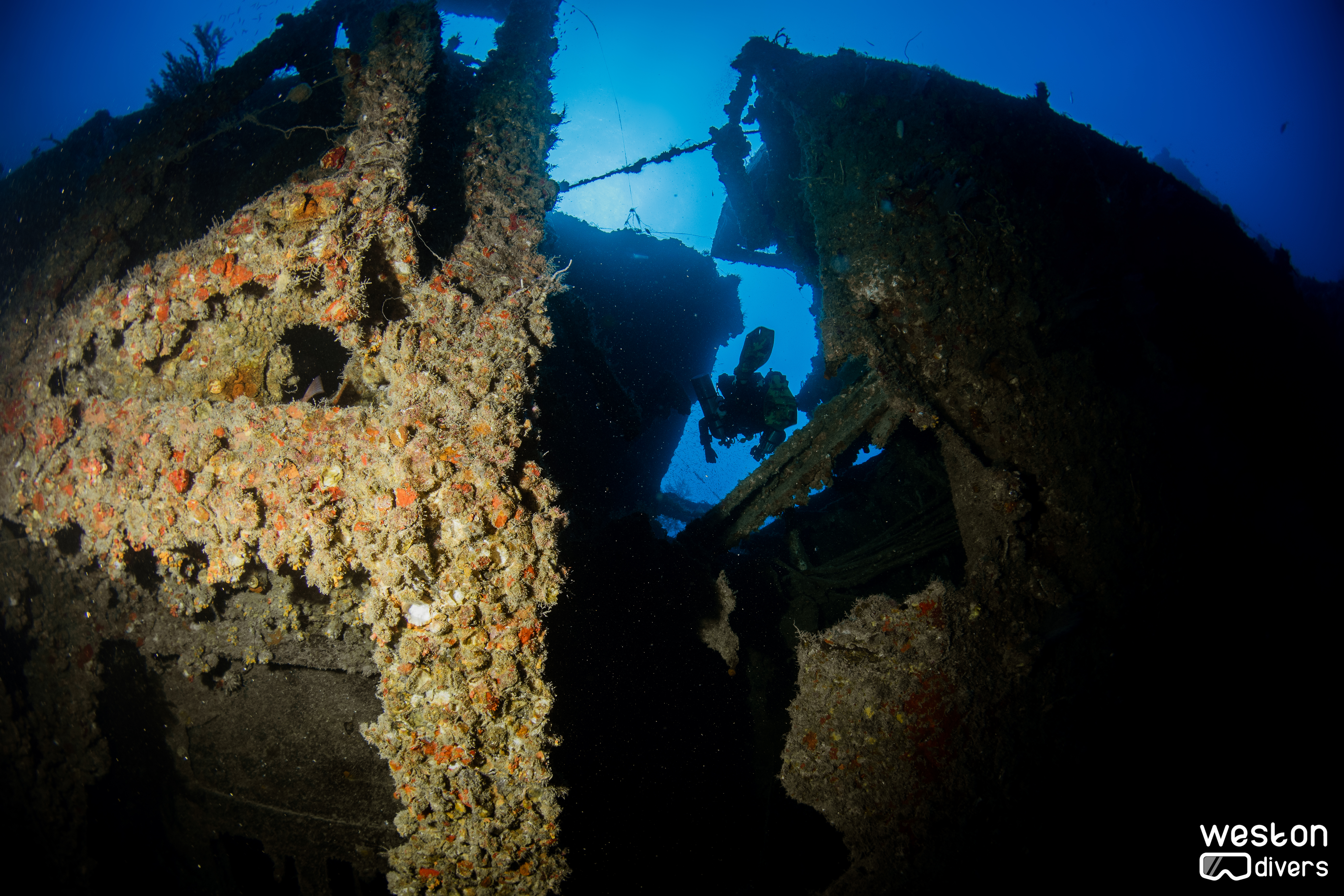 Hydro Atlantic - The stern has a big crack that exposes all levels
