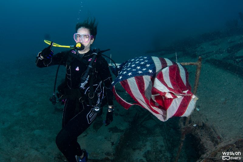 Ancient Mariner - Is common to find a US flag waving with the currents