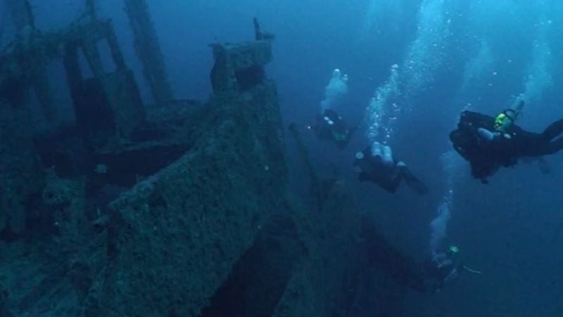 Ronald B Johnson - Divers visiting the superstructure