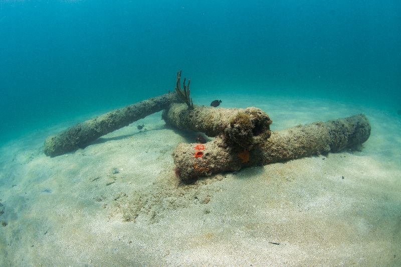 Anglin's Pier First Ledge - There are two sets of old canons on the sand