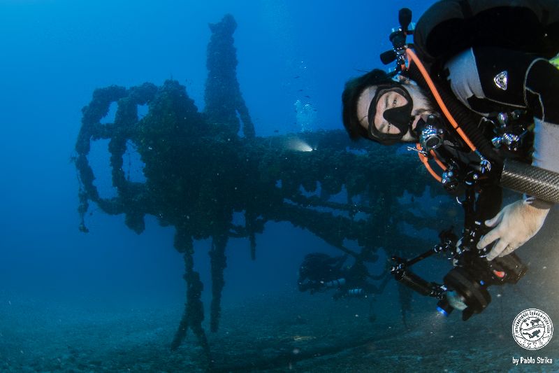 Bibb - A diver poses in front of the crow nest