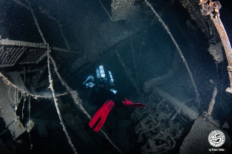 Ande - The engine room in the stern section is tilted 90 degrees
