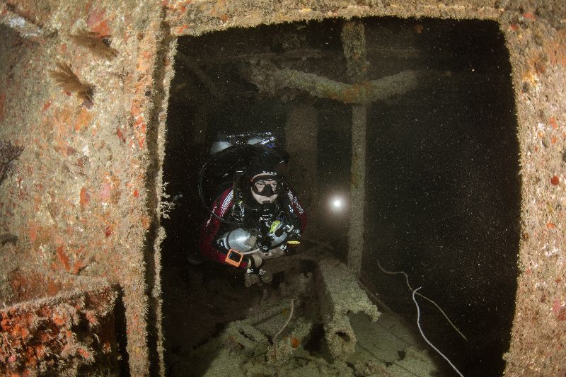 Ande - Divers shall be careful not to silt up
