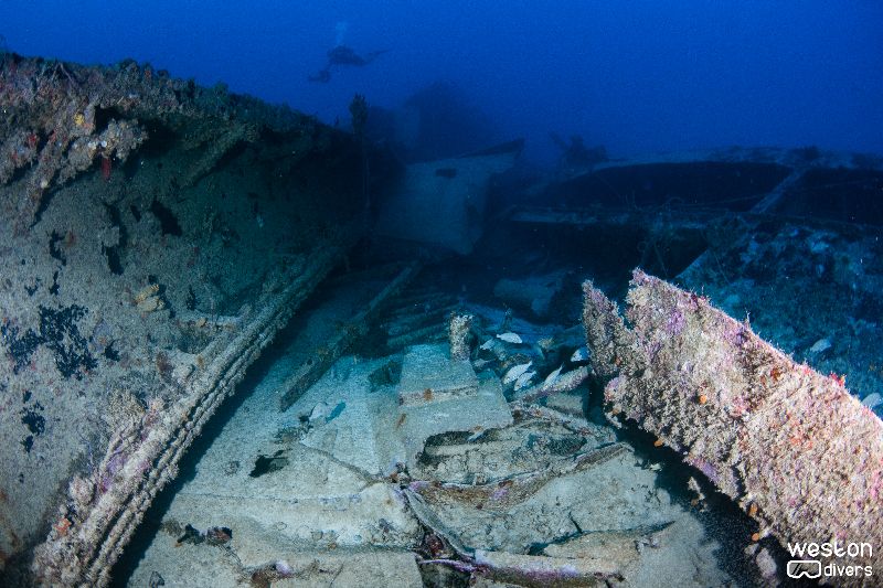 Doc De Milly - The cargo holds have collapse on this wreck