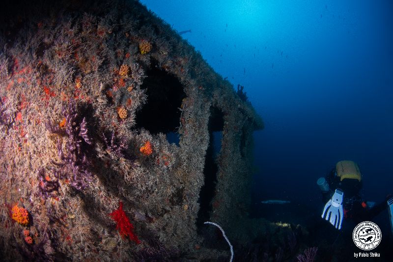 Mystic Isle - A rebreather diver is getting ready to penetrate the wreck