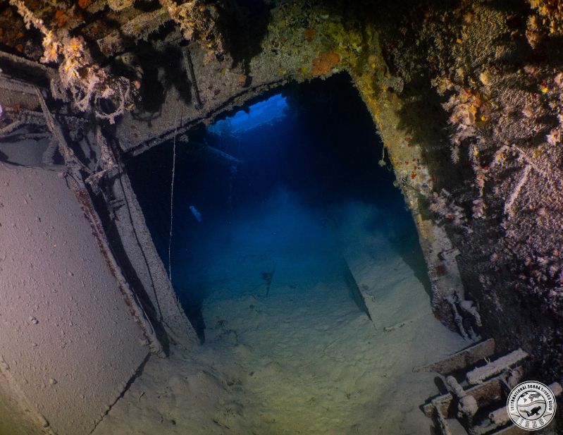 Etoile de Mer - Visiting the interior of this wreck is fascinating