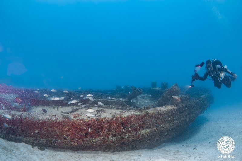 Belzona 2 - A diver swims over the tugboat