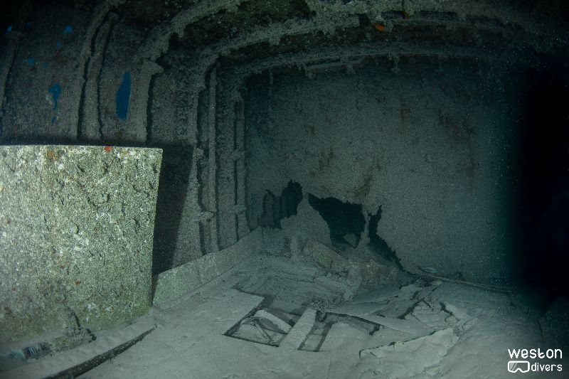 Deep Freeze - There are many sharp edges in this wreck