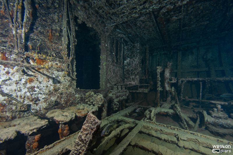 Dantor - The engine room is the highlight of this wreck