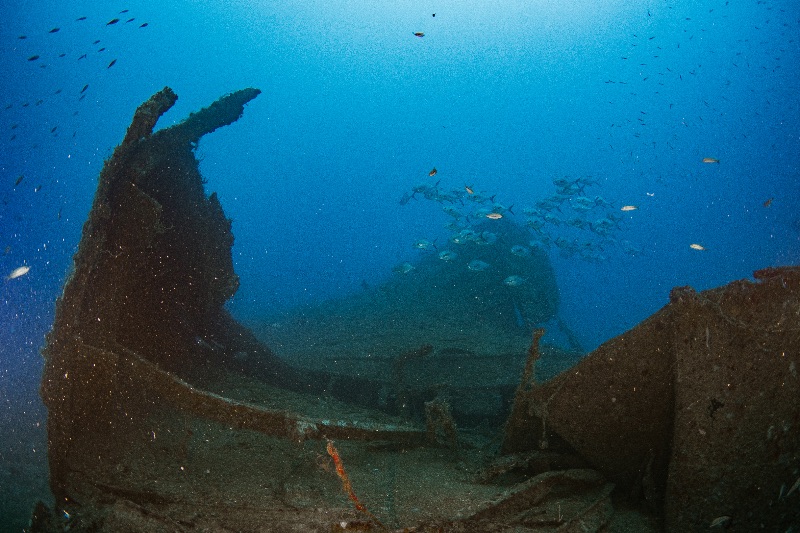 Northern Light - The stern is upside down and resting on the midship