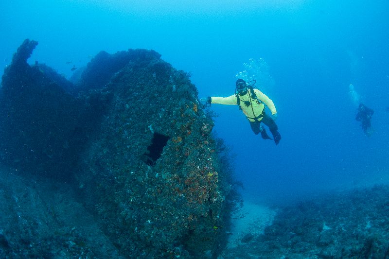 Shasha Boekanier - A diver rest on the strong currents