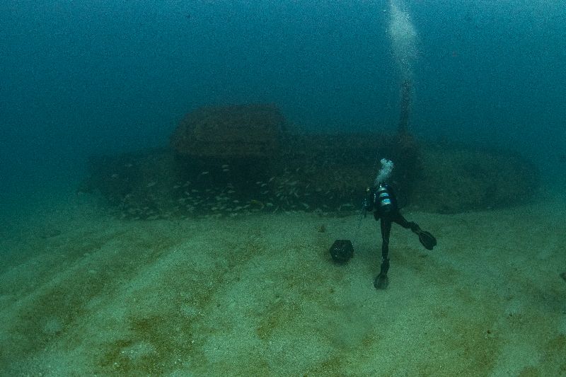 Three Tugs - A dive reaches the wreck after a hot drop