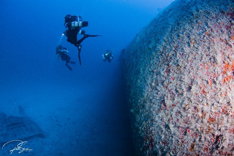 Scott Mason-Chaite - Technical divers explore the hull of the wreck