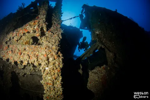 Hydro Atlantic - The stern has a big crack that exposes all levels