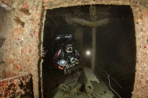 Ande - Divers shall be careful not to silt up