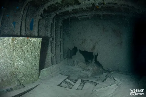 Deep Freeze - There are many sharp edges in this wreck