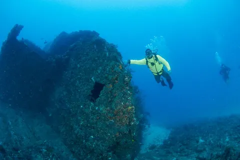 Shasha Boekanier - A diver rest on the strong currents